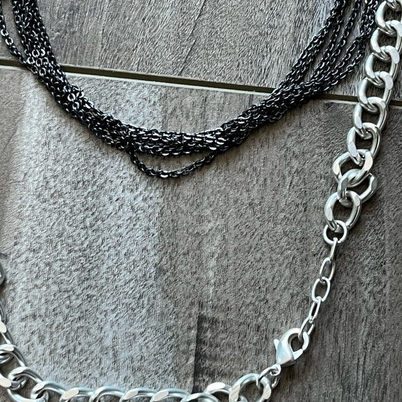 Very pretty Foxy necklace with multi strand gunmetal chain and large link chain - Picture 2 of 4